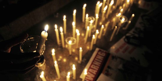 Aksi 1.000 lilin untuk Intan yang tewas usai insiden Gereja Oikumene