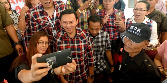 Gelar perkara resmi dibuka, Ahok pilih kampanye di Rumah Lembang