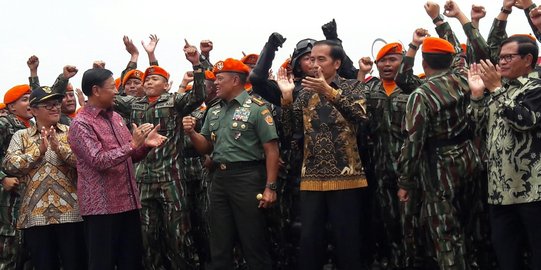 Sambagi markas Korpaskhas, Jokowi dikepung pasukan baret jingga