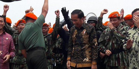 Gelar safari militer, Jokowi pastikan 'negara aman!'