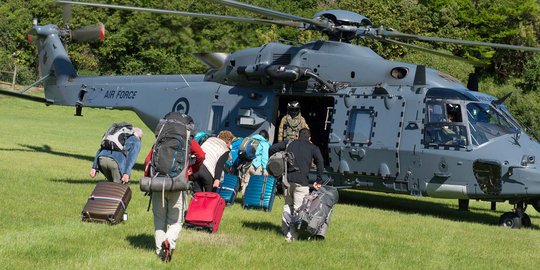 Helikopter tempur evakuasi turis usai gempa landa Selandia Baru