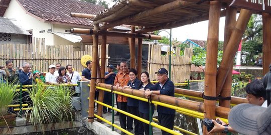 Menyulap kawasan kumuh pinggir sungai Kampung Karangwaru jadi cantik