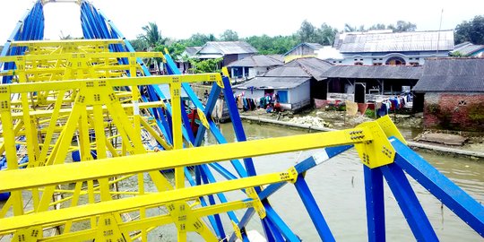 Jembatan apung pertama di Indonesia ditarget beroperasi akhir 2016
