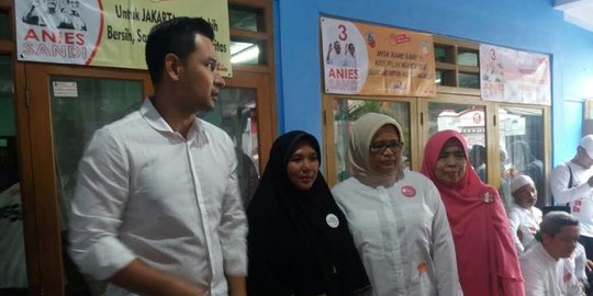 Kampanye Anies di Pasar Manggis heboh kehadiran aktor Hikmal Abrar