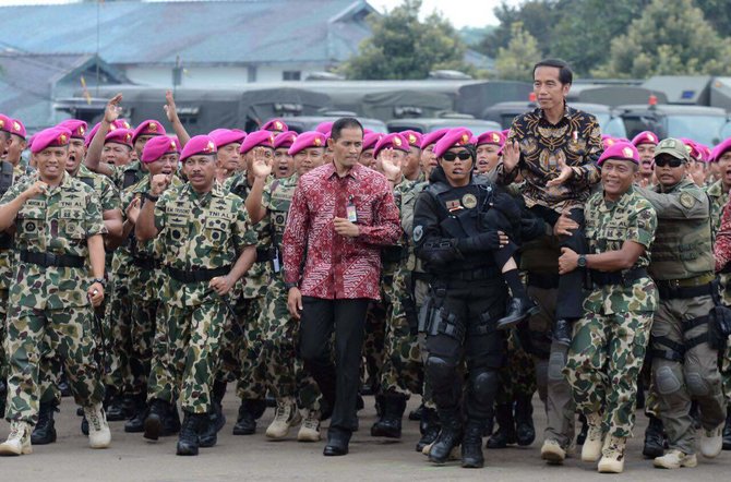 jokowi di markas marinir