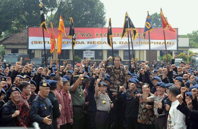 jokowi di mako brimob