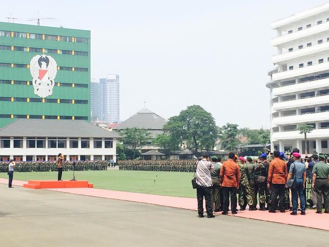 jokowi pidato di depan ribuan prajurit di mabes tni ad