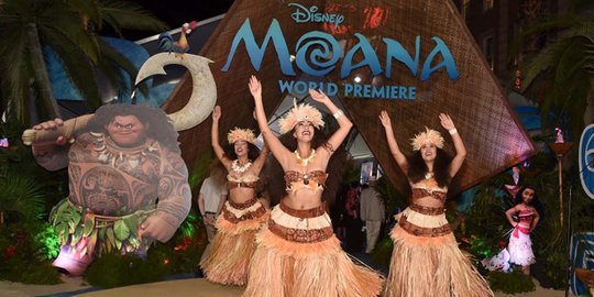 Penari hula-hula meriahkan pemutaran perdana film Moana