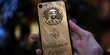 Ini wujud mewah iPhone berlapis emas Donald Trump