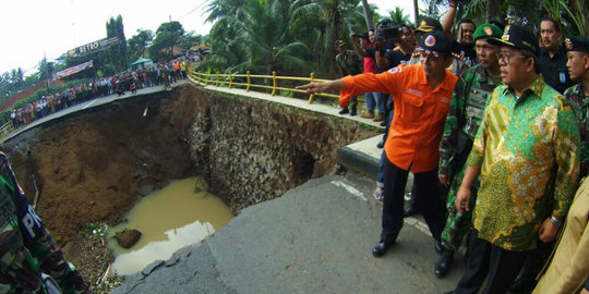 Jabar rawan banjir dan longsor, Aher perintahkan BPBD bersiaga