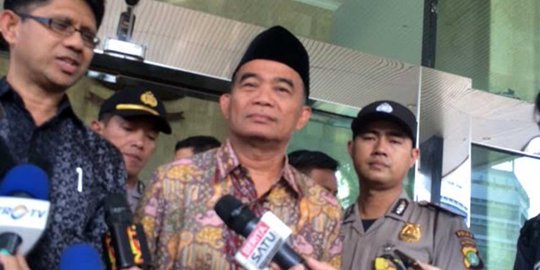 Mendikbud bagikan KIP di pulau yang tak pernah dikunjungi menteri