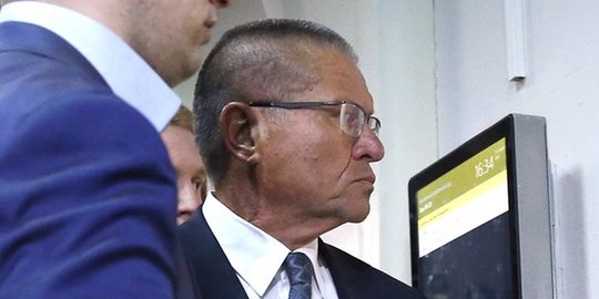 Terlibat suap Rp 26,7 miliar, menteri Rusia diancam 15 tahun penjara