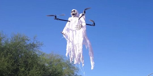 Orang-orang ini pakai drone buat kegiatan paling gila