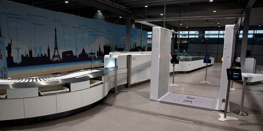 Melihat mesin detektor super canggih di bandara Jerman