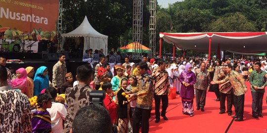 Jokowi: Bukan zamannya lagi jual buah dari kampung ke kampung