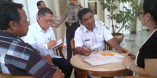 Sakit gigi, Sumarsono puasa ngomong selama tiga jam