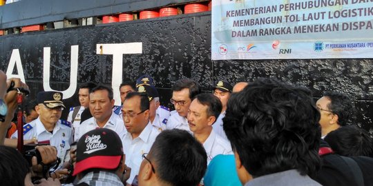 Pemerintah Jokowi bangun 5 pusat logistik di jalur tol laut