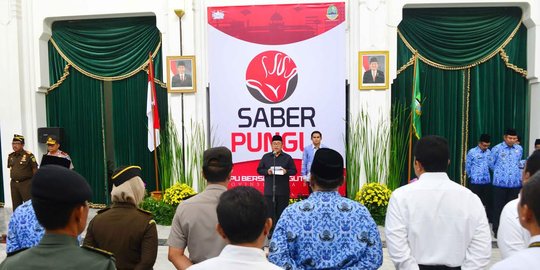 Bersihkan pungli di Jabar sampai akar, Aher resmikan satgas