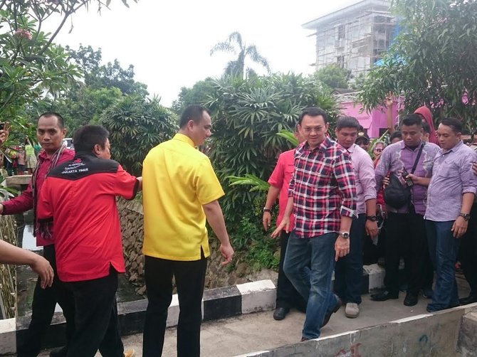 ahok blusukan ke pondok kopi