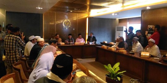 Habib Rizieq Cs mengadu ke pimpinan DPR, minta Jokowi diinterpelasi