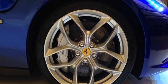 Dibanderol Rp 10 Miliaran, ini daya tarik Ferrari GTC4Lusso T