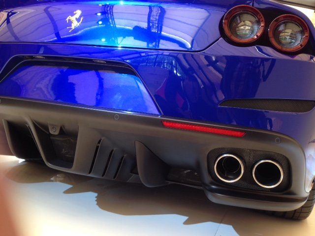 ... Rp 10 Miliaran, ini daya tarik Ferrari GTC4Lusso T | merdeka.com