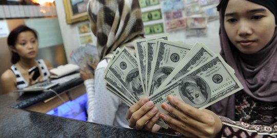 Rupiah terus merosot menuju Rp 13.500 per USD