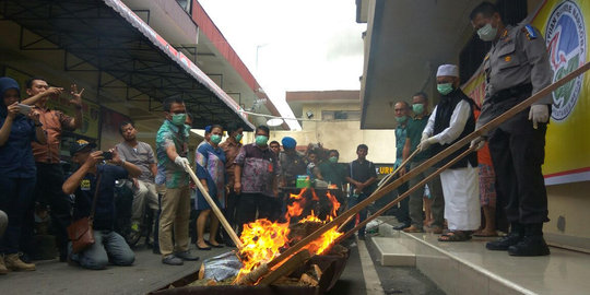 10,1 Kg sabu direbus & 15 Kg ganja dibakar di kantor polisi Medan