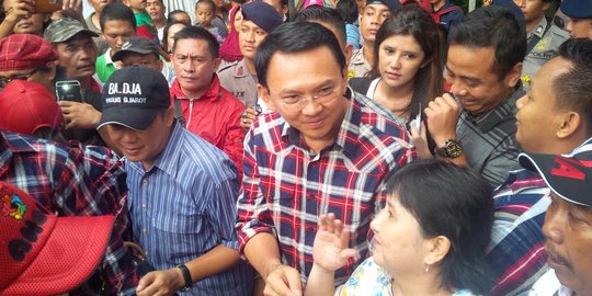 Beda reaksi warga Pademangan saat sambut kedatangan Agus dan Ahok