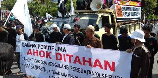 Ratusan anggota ormas geruduk Mapolres Solo minta Ahok ditahan