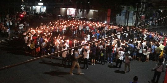 Pemuda Sulut nyalakan 1.000 lilin untuk Intan & perdamaian Indonesia