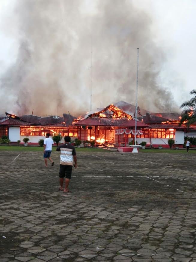 kebakaran kantor bupati melawi