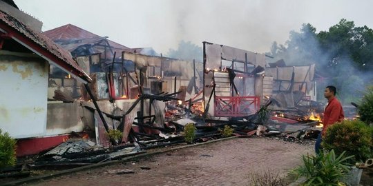 Kantor Bupati Melawi terbakar, dokumen penting tak terselamatkan