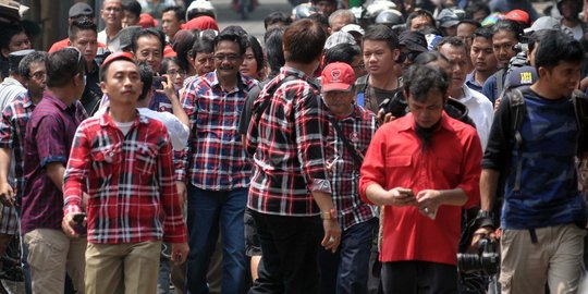 Diajak Djarot bersihkan sampah, warga setuju asal tidak digusur