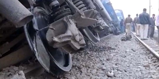Nahas, ratusan tewas dalam insiden kereta anjlok di India