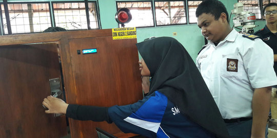 Inovasi dua pelajar SMK di Bandung jadikan e-KTP sebagai kunci rumah