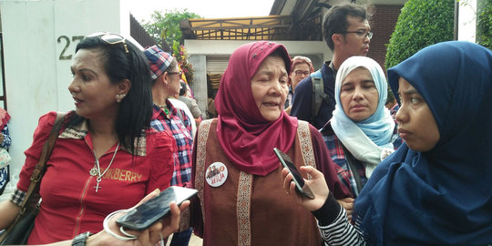 Nurul berpuasa dan salat sunah setiap hari berharap Ahok menang