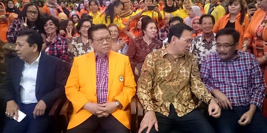 Jelang pemeriksaan besok, Ahok konsultasi dengan kuasa hukum