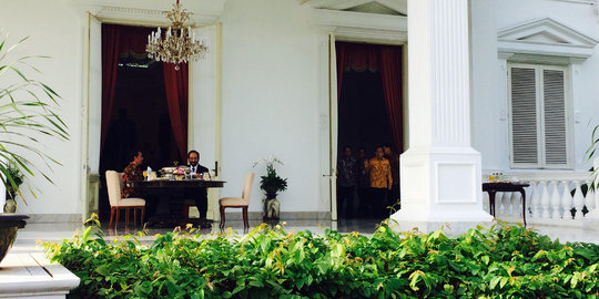 Jokowi undang Surya Paloh sarapan pagi di beranda Istana Merdeka