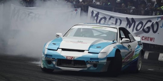 Lucky Reza jajal mobil baru Nissan 200 SX di AMF Yogyakarta