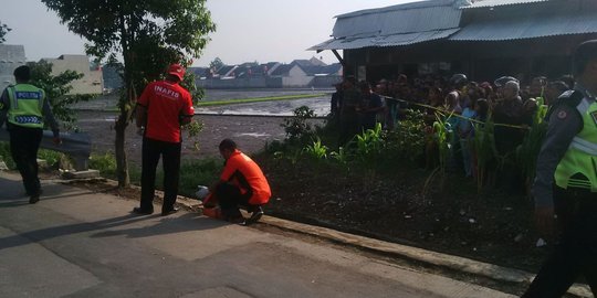 Engkus ditemukan tewas dalam posisi duduk di samping sepeda motor