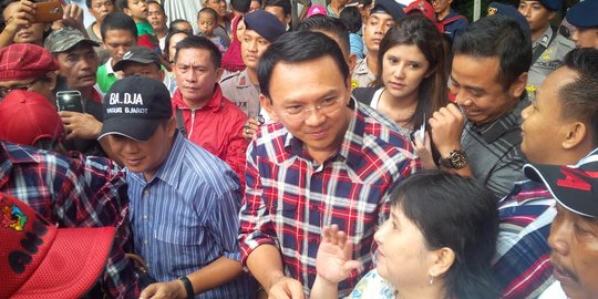 Pemeriksaan perdana kasus penistaan agama, Ahok bawa dua ahli