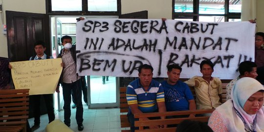 Sidang ricuh saat hakim tolak gugatan SP 3 kebakaran hutan Riau