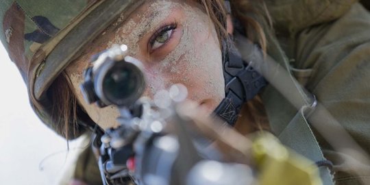 Intip aksi tentara cantik Israel latihan perang