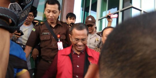 Sidang Dahlan Iskan berjalan 5 menit, kedua belah pihak klaim menang