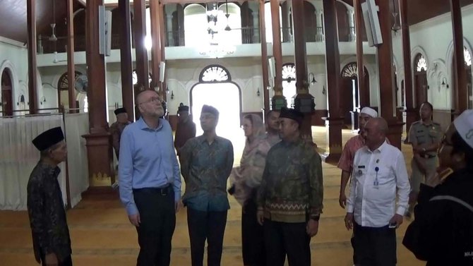 dubes australia kunjungi masjid jamik malang