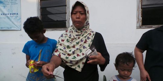 Blusukan ke Pulomas Barat, Ahok tawarkan anak Miswanti masuk SLB