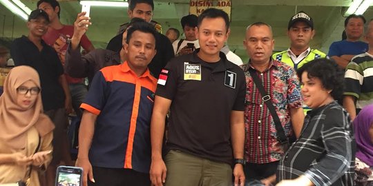 Agus Yudhoyono akui minta spanduk soal kasus Ahok dicopot