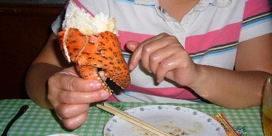 Lezatnya giant coconut crab, si raksasa berdaging manis