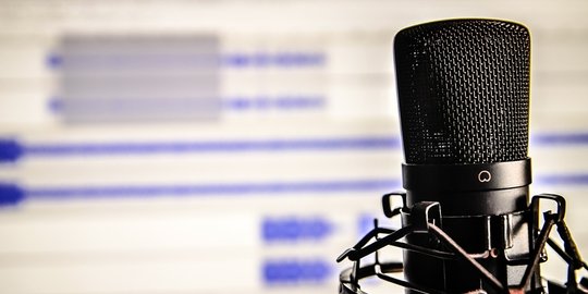 online atau podcast